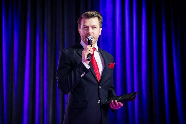 К чему снится ведущий